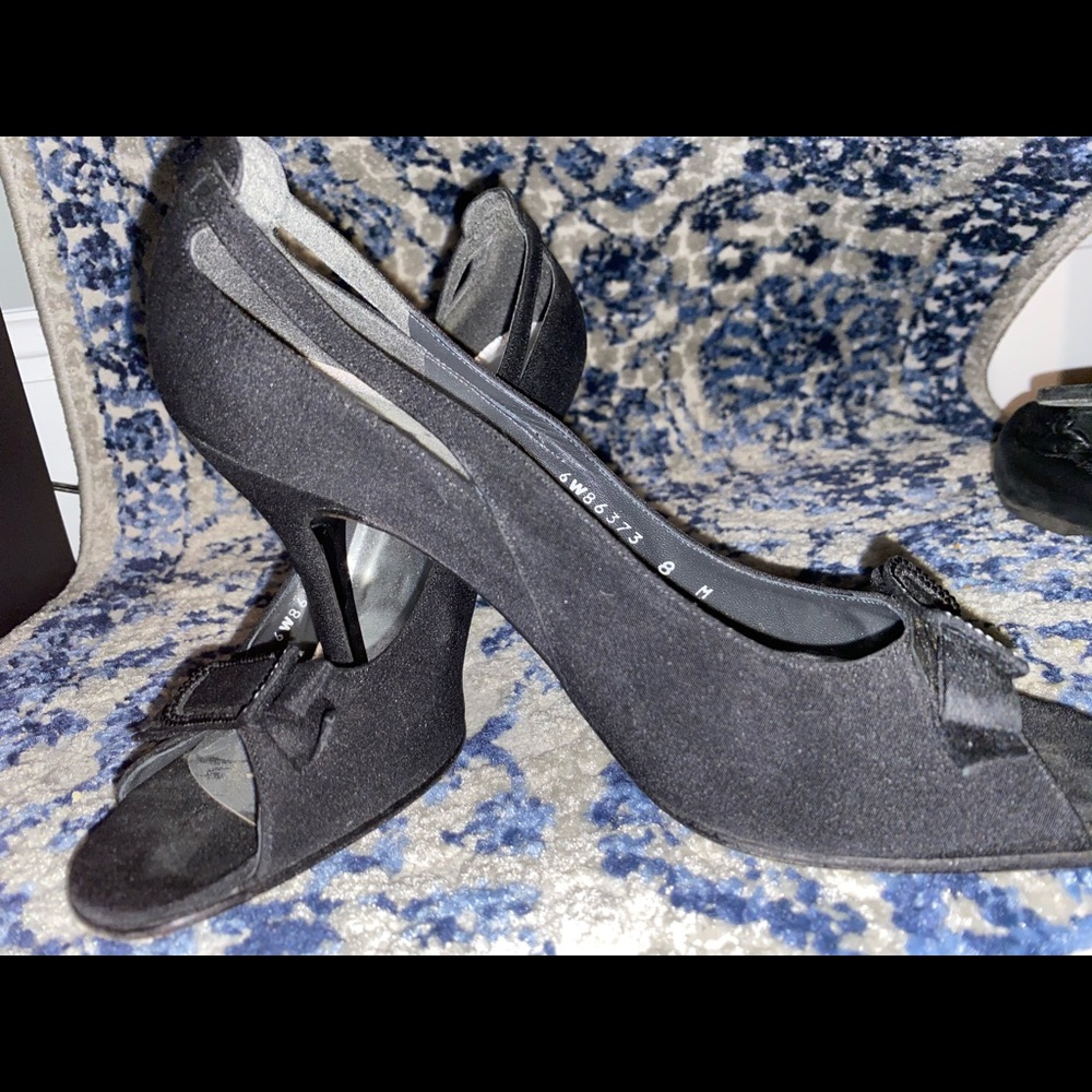 Stuart Weitzman - Picture 3 of 5